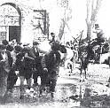 Carga policial en puerta de Colegio. 11-1933